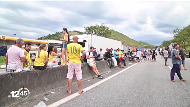 Au Brésil, Jair Bolsonaro n’a toujours pas reconnu sa défaite face à Lula. Ses partisans bloquent des axes autoroutiers en signe de protestation