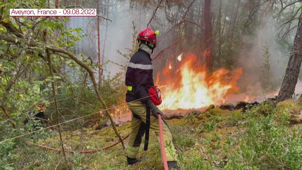 L'incendie qui s'est déclenché entre la Lozère et l'Aveyron a entraîné l'évacuation de plusieurs milliers de personnes