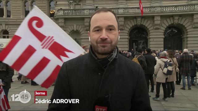Cédric Adrover raconte l'ambiance sur la place fédérale ou de nombreux Jurassiens sont réunis pour fêter l'élection.
