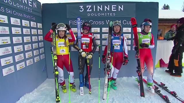 Innichen (ITA), skicross, finale dames: Fanny Smith (SUI) chute avec Gigler (AUT) en finale