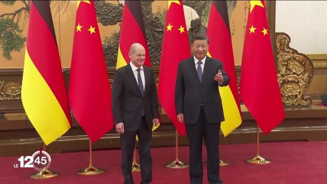 La visite à Pékin du chancelier allemand provoque de nombreuses critiques de la part de ses alliés européens.