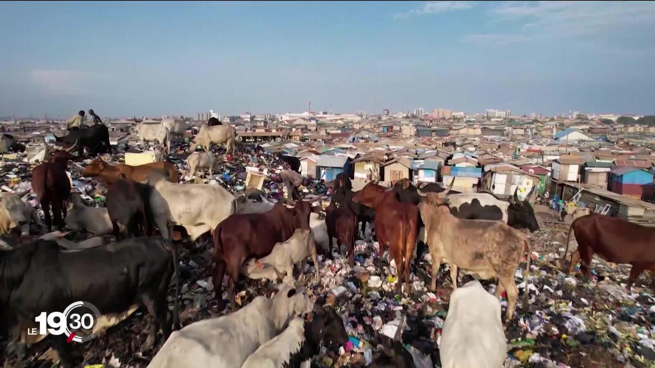 Le Ghana croule sous les vêtements venus d'Occident et n'arrive pas à enrayer cette pollution alimentée par des associations