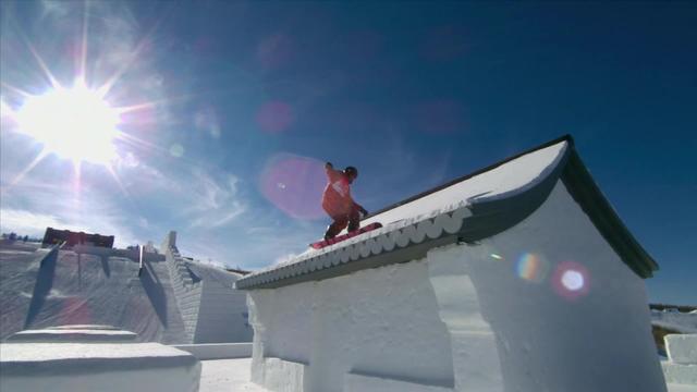 Snowboard slopestyle messieurs, qualifs: Nicolas Huber (SUI) manque sa réception sur le dernier saut et est éliminé