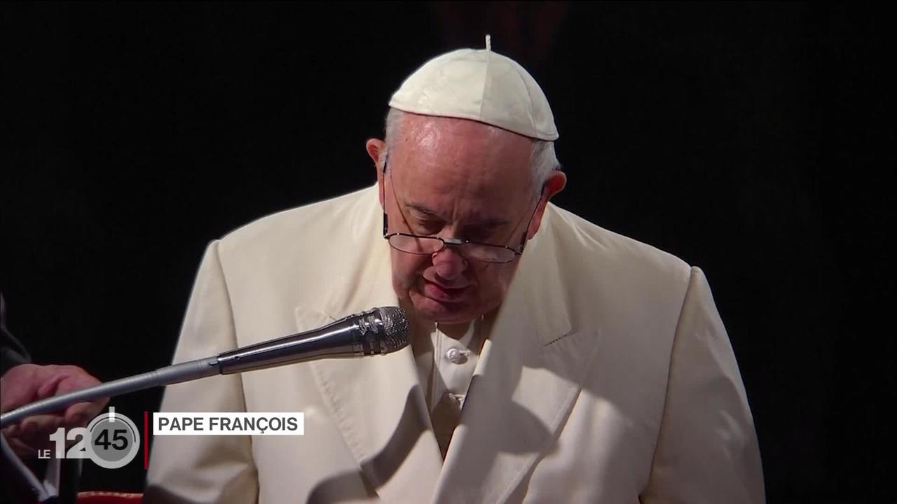 Le Pape François implore la paix lors de la Semaine Sainte en célébrant le Chemin de croix au Colisée, à Rome