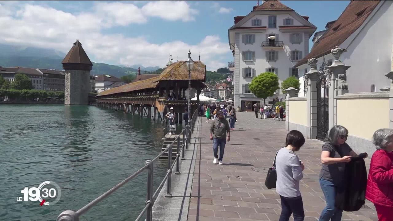Après deux ans de pandémie, la reprise du tourisme se poursuit en Suisse. Notre reportage à Lucerne.