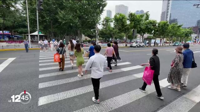 En Chine, les habitants de Shanghai peuvent à nouveau sortir après deux mois de confinement strict en raison du coronavirus