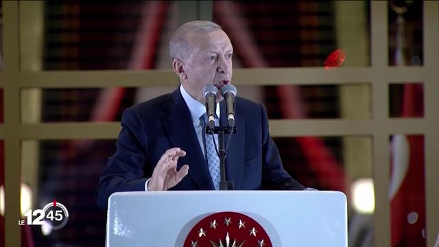 Recep Tayyip Erdogan est donc reconduit pour 5 ans à la tête de la Turquie. Toute la nuit ses partisans ont célébré sa victoire.