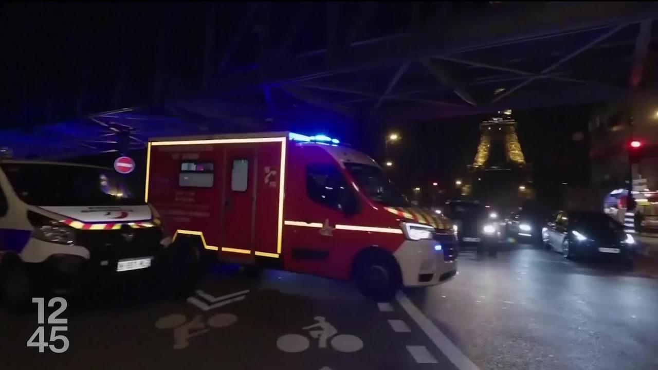 Une attaque au couteau a fait un mort et deux blessés samedi soir à Paris. Le parquet antiterroriste s'est saisi de l'enquête.