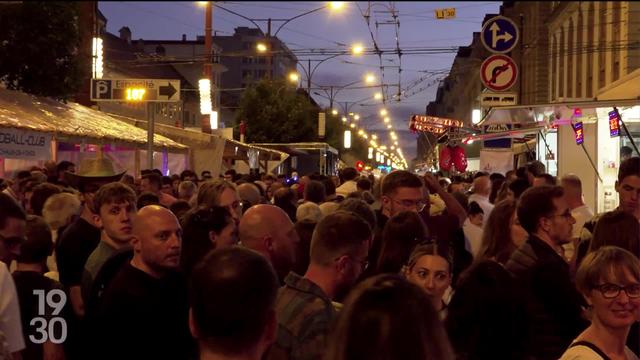 Six semaines après la violente tempête qui a ravagé la région, la braderie de La-Chaux-de-Fonds a accueilli 160'000 personnes