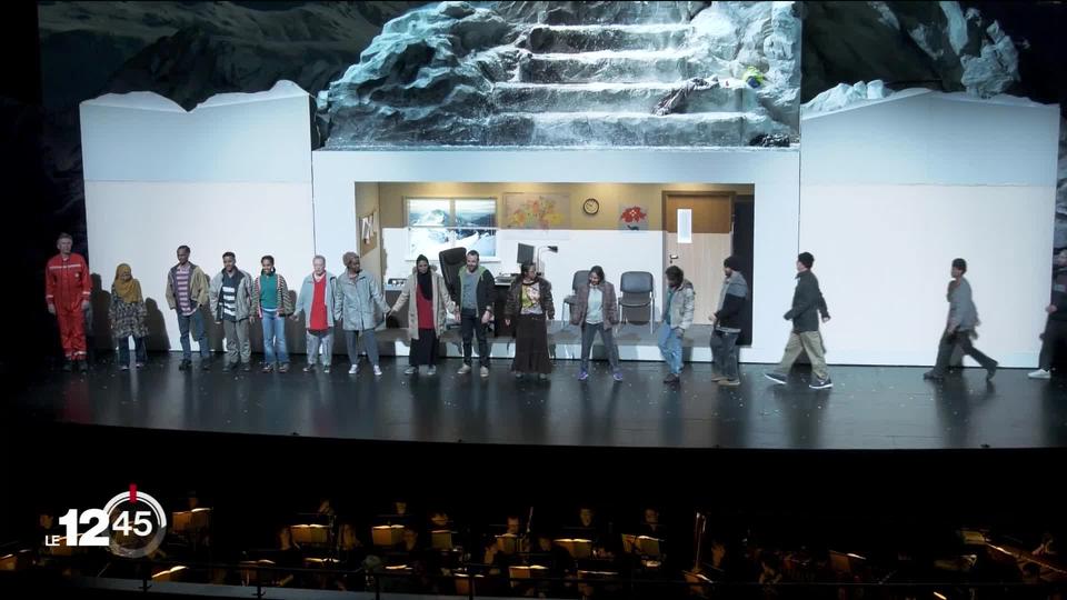 A Genève, le Grand Théâtre propose "Voyage vers l'espoir", un spectacle sur la migration avec des figurants migrants.