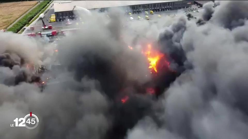 Important incendie dans la zone industrielle de Vétroz (VS): un bâtiment entièrement détruit