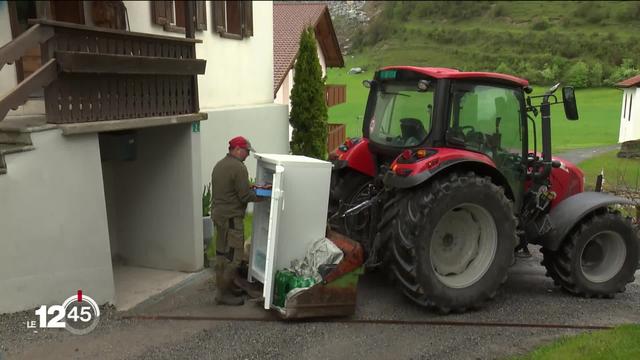 Les habitants du village grison de Brienz, menacé par un gigantesque éboulement, quittent leur domicile