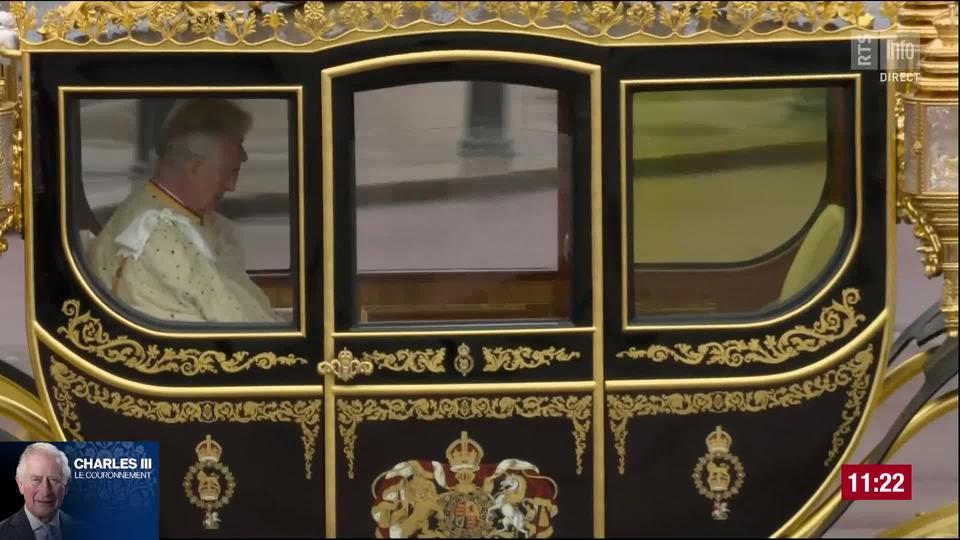 Le roi Charles III et de la reine consort Camilla ont quitté le palais de Buckingham dans le "Diamond Jubilee State Coach".