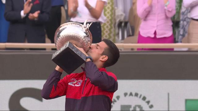 Finale, N. Djokovic (SRB) - C. Ruud (NOR) (7-6; 6-3; 7-5): Yannick Noah remet le trophée au lauréat de l'édition 2023