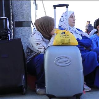 De nombreux Palestiniens attendent depuis des jours l’ouverture du poste-frontière de Rafah pour fuir vers l’Égypte