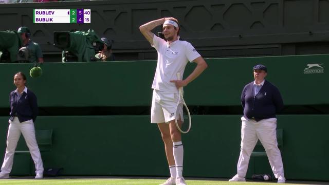 1-8e de finale, A. Rublev - A. Bublik (KAZ) (7-5; 6-4; 6-7; 6-7; 5-4): le contre fantastique d'Andrei Rublev, qui lui offre deux balles de match