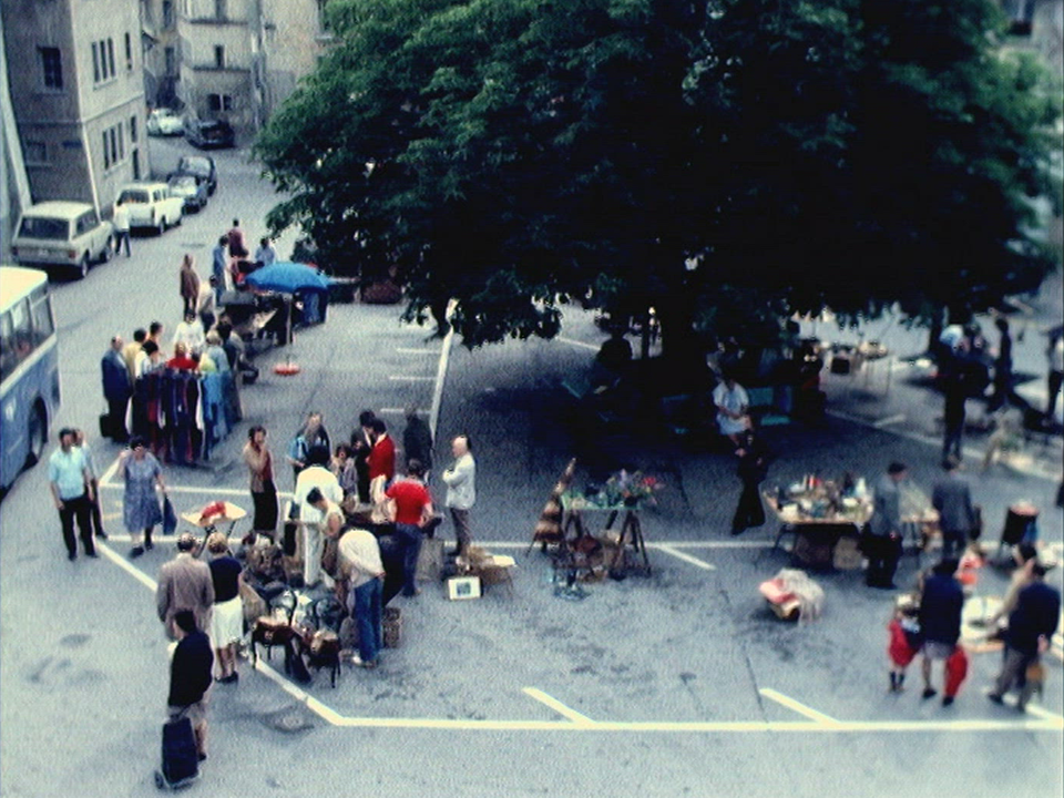 Marché aux puces dans le quartier de l'Auge [RTS]