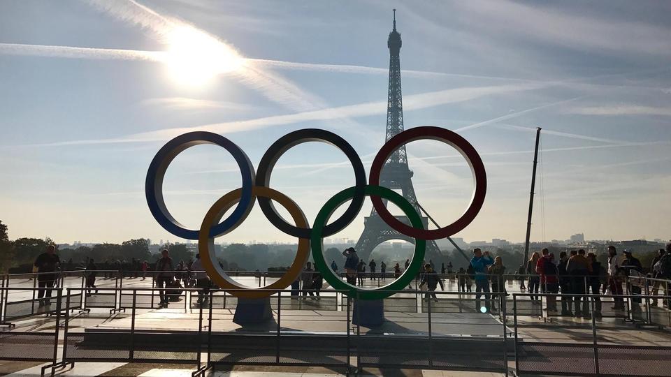 Symbole des Jeux Olympiques sur la place du Trocadéro, Paris. [Depositphotos - Keitma]