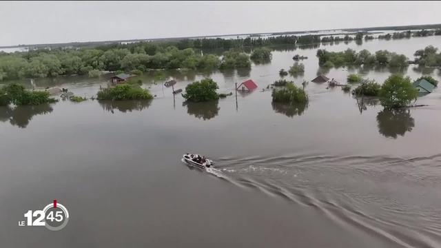 En Ukraine, les habitants doivent faire face à la catastrophe environnementale et humanitaire provoquée par la destruction du barrage de Kakhovka.