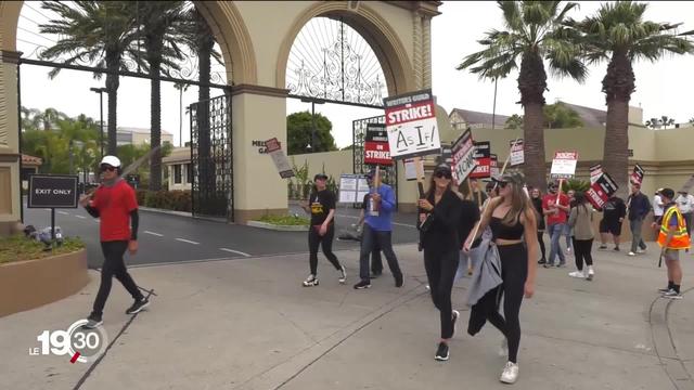 L’industrie du spectacle souffre aux Etats-Unis. La grève des scénaristes d’Hollywood est entrée dans sa troisième semaine.