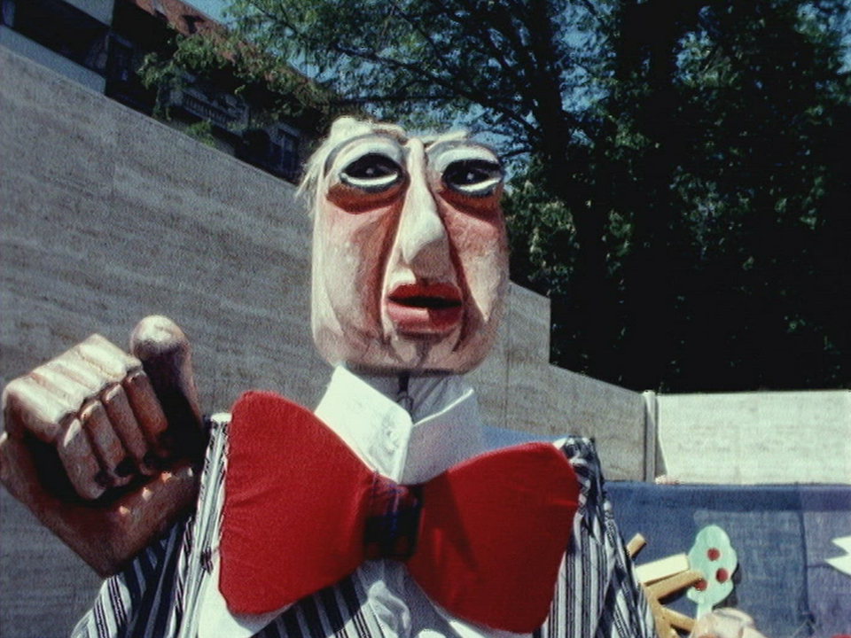 Théâtre de rue avec des marionnettes géantes [RTS]