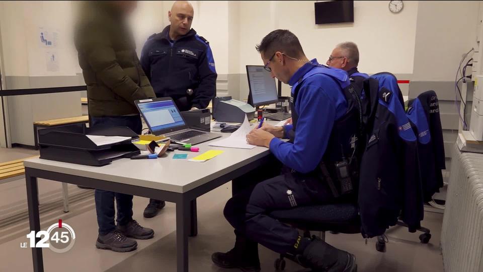 Les gardes-frontière sont très sollicités face au nombre croissant d'entrées illégales en Suisse. Reportage au Tessin