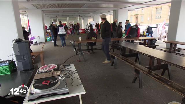 En cette journée de 1er mai, les syndicats réclament des augmentations de salaire pour faire face à la hausse du coût de la vie.