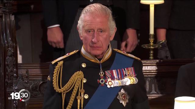 À 74 ans, Charles III est le monarque britannique le plus âgé à accéder au trône. Son portrait