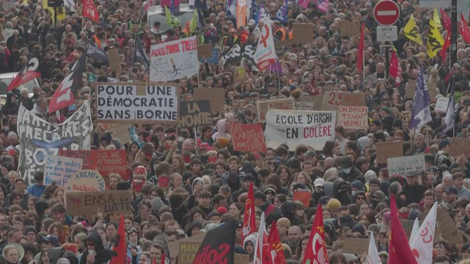 La population française se mobilise à nouveau, au lendemain d'une intervention du président d'Emmanuel Macon