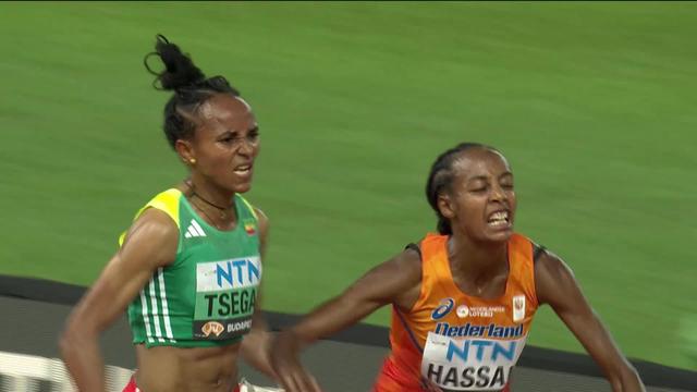 Budapest (HUN), 10’000m dames, finale: Tsega (ETH) remporte une course de folie, Hassan (NED) chute dans le sprint pour le titre