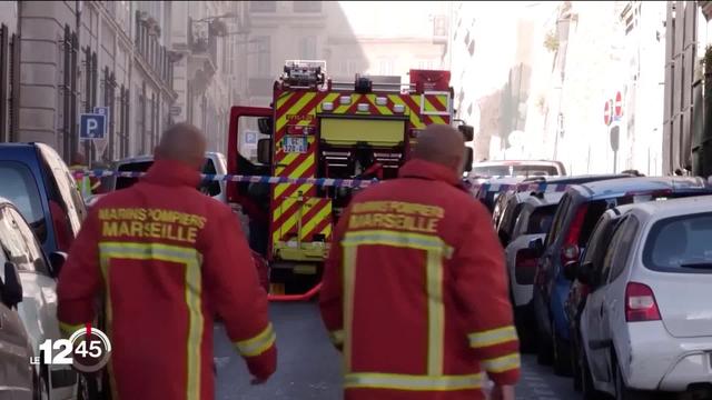 Un immeuble d'habitation s'effondre à Marseille, faisant des blessés. De possibles victimes toujours recherchées.