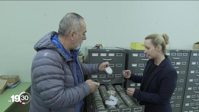 Les microfilms, la méthode d'archivage la plus sûre, sont toujours utilisé pour les documents officiels de l'administration.