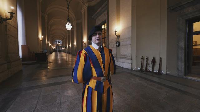 Je fais une journée avec la GARDE rapprochée du PAPE !