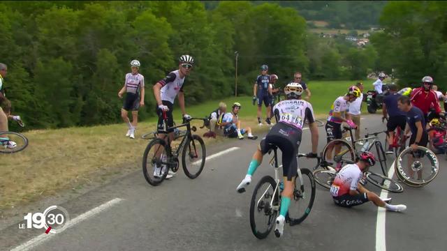 Tour de France: Le récent décès du cycliste suisse Gino Mäder hante le peloton au moment d'aborder des descentes à pleine vitesse