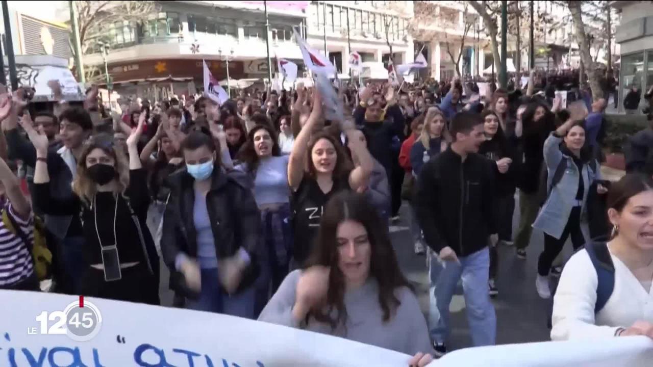 Manifestations pour les 57 victimes de l'accident de train en Grèce