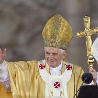 Le Pape Benoît XVI à la basilique et à l'église expiatoire de la Sainte-Famille le 7 novembre 2010 à Barcelone, Espagne [Depositphotos - Maxisports]