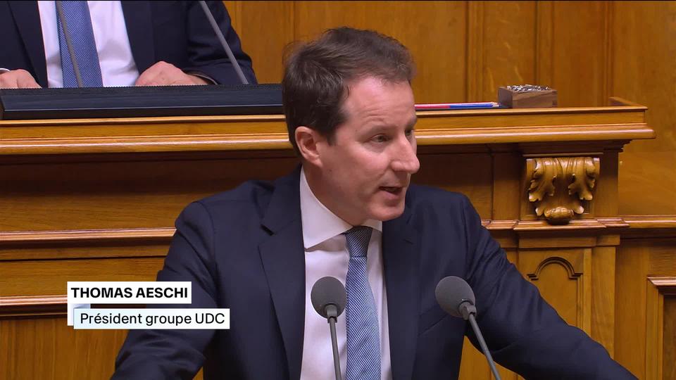 Prise de parole du chef du groupe UDC Thomas Aeschi (ZG). Le parti invite l'assemblée à réélire les conseillers sortants et l'une des deux personnalités du ticket socialiste (vidéo)