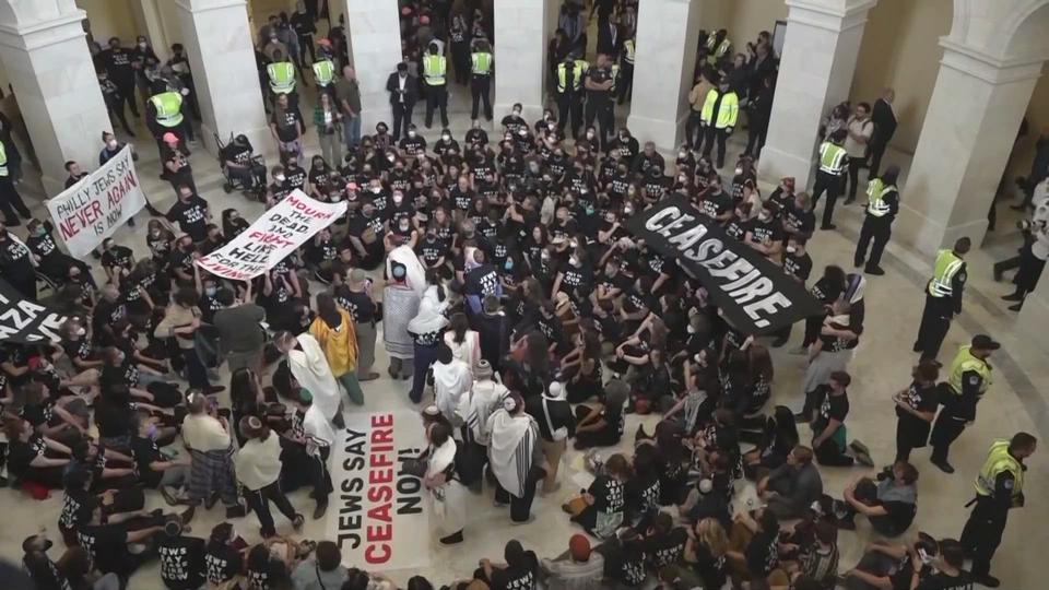 Des manifestants occupent un bâtiment du Congrès américain pour exiger un cessez-le-feu à Gaza