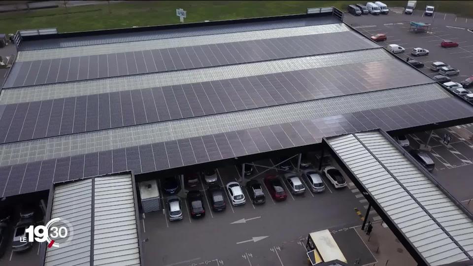 En France, les parkings équipés de panneaux photovoltaïques permettent d’économiser de l’énergie et de l’argent