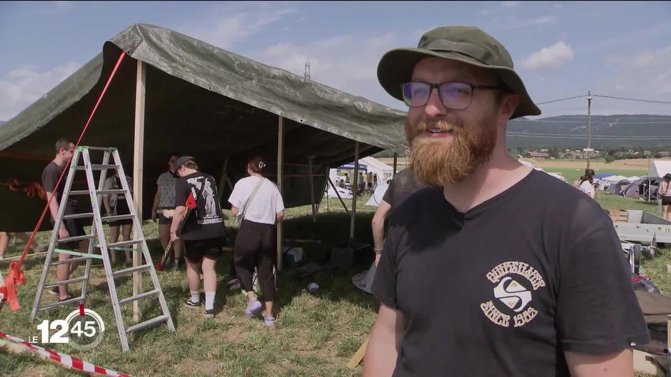 Habitué du Paléo Festival, un groupe d'amis valaisans a débuté l'installation de son campement éphémère