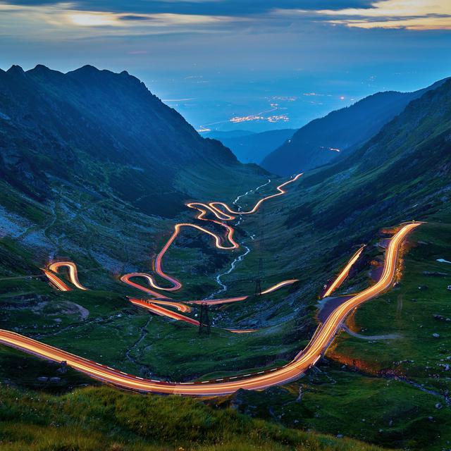 Route menant au col de Transfăgărașan, Carpates, Roumanie [Depositphotos - Xalanx]