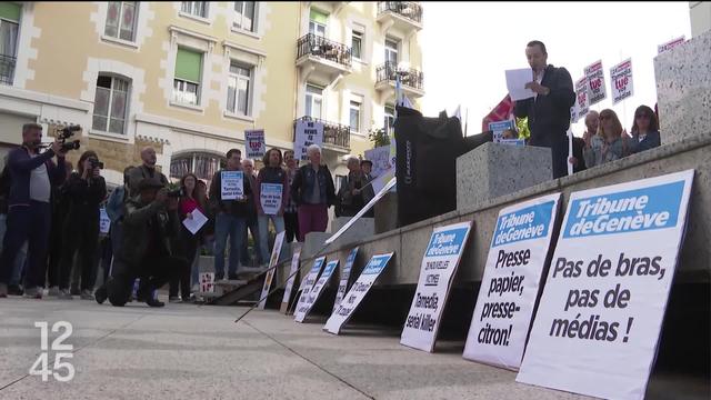 Une centaine de collaborateurs de Tamedia se sont rassemblés ce matin à Lausanne pour protester contre les licenciements annoncés