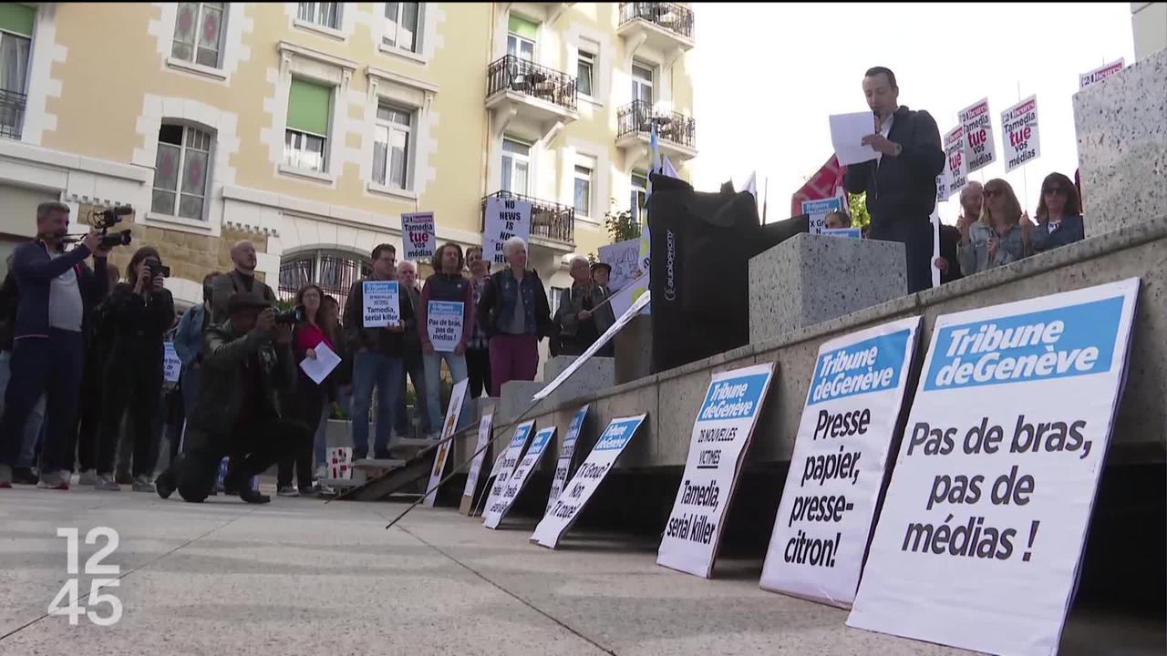Une centaine de collaborateurs de Tamedia se sont rassemblés ce matin à Lausanne pour protester contre les licenciements annoncés
