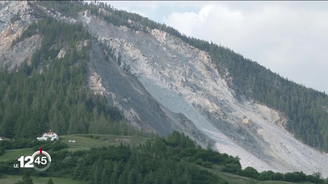 Certains habitants de Brienz ont pu aller voir leur champ ou leur maison cette semaine, mais la menace d'éboulement reste grande