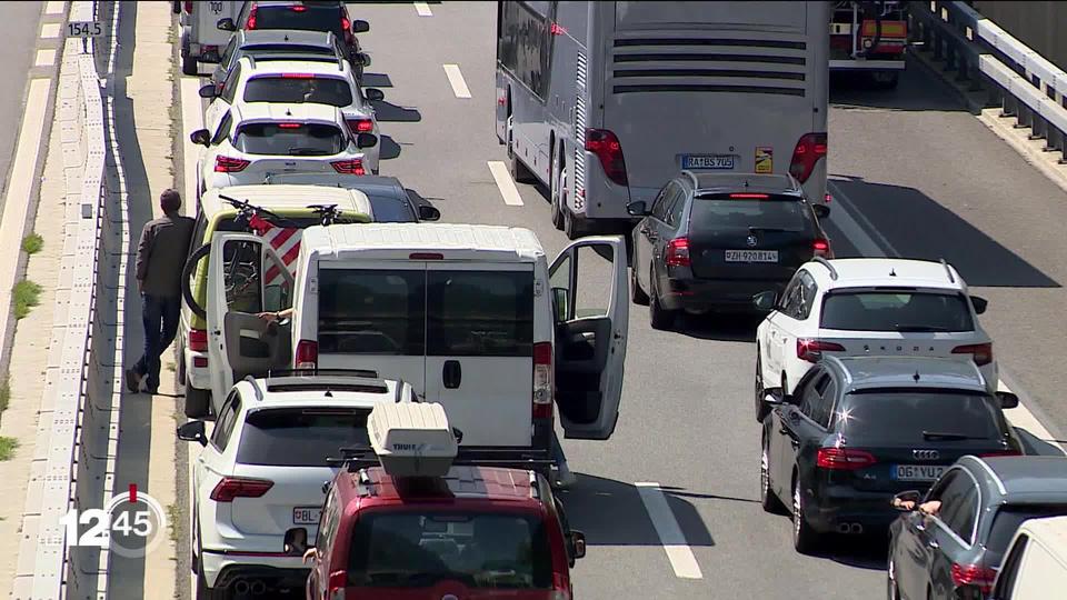 Des parlementaires bourgeois relancent l'idée d'un péage progressif pour réguler les bouchons au tunnel du Gothard.