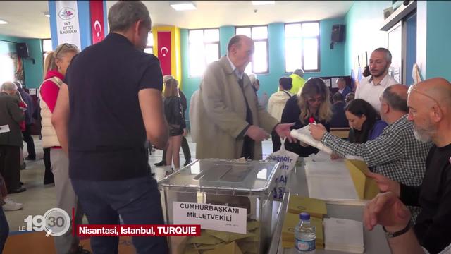 Les bureaux de vote de Turquie ont fermé après avoir accueilli une foule d’électeurs. Recep Tayyip Erdogan, au pouvoir depuis deux décennies, a remis son mandat en jeu.