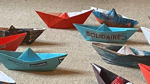 Petits bateaux en papier lié [LDD - LDD]