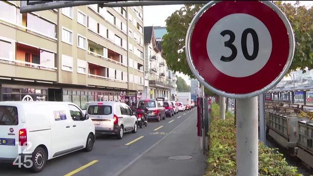 Près de deux tiers des routes en ville de Fribourg sont passées lundi à une limitation de 30 kilomètres à l'heure