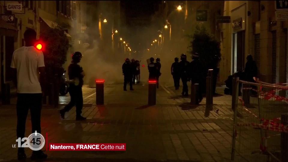 Troisième nuit de violences en France, les autorités n’excluent pas d’instaurer l'état d'urgence.