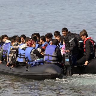 Migrants réfugiés, arrivés sur Lesbos dans des canots pneumatiques [Depositphotos - AnjoKanFotografie]